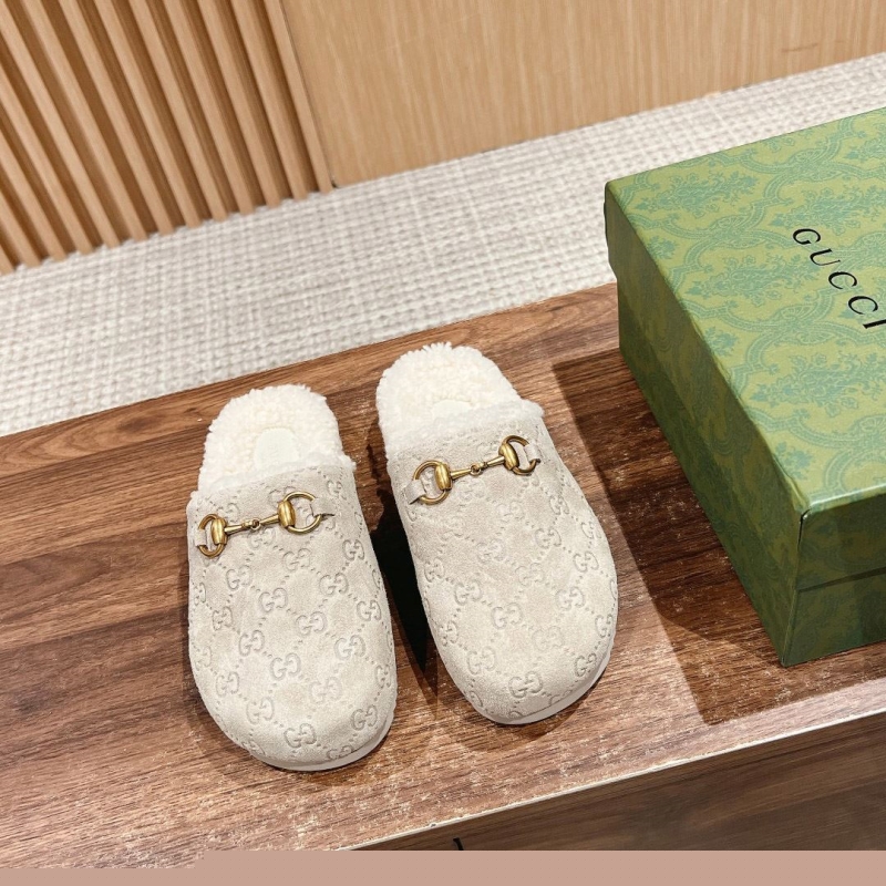 G*u*i slippers